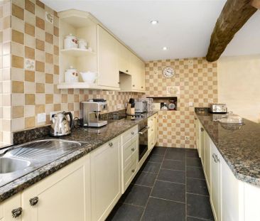 2 bedroom terraced house to rent - Photo 4