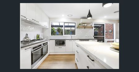 Sleek Contemporary Haven Tucked Away in a Quiet Court - Photo 4