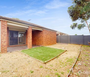 Beautiful Modern Living Awaits. - Photo 4