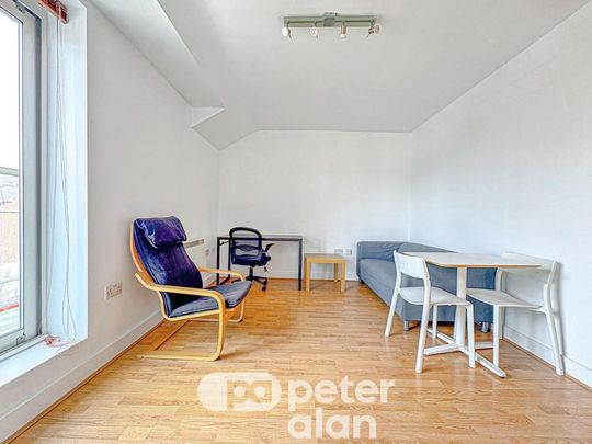 Studio to rent - Photo 1