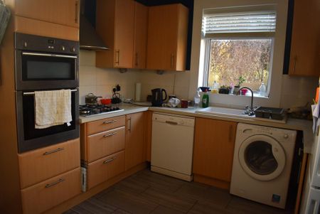 4 bedroom detached house to rent - Photo 5