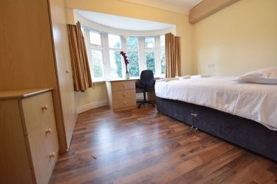 10 bedroom House in Otley Road, Leeds - Photo 4