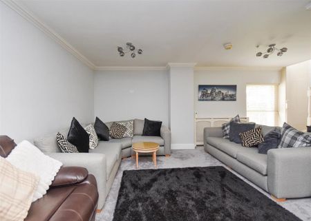 3 bedroom apartment to rent - Photo 2