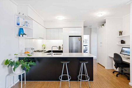 LARGE UPDATED EAST FACING 2BEDROOM APARTMENT - Photo 2