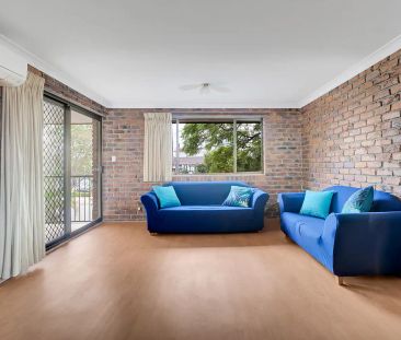 “Neat & Tidy Partly Furnished Unit in Ultra Convenient Location!” - Photo 6