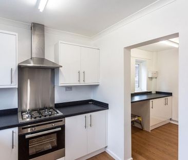 3 bedroom semi-detached house to rent - Photo 5