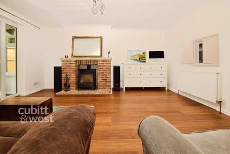 2 bedroom end of terrace house to rent - Photo 3