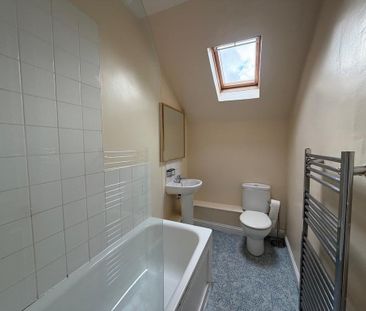 2 bedroom flat to rent - Photo 2