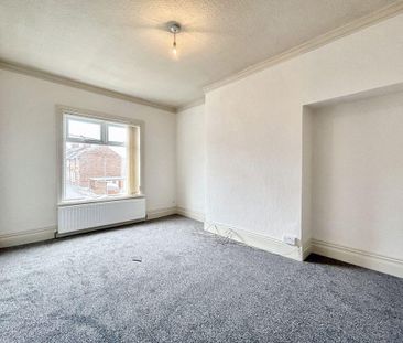 3 bed upper flat to rent in SR8 - Photo 1