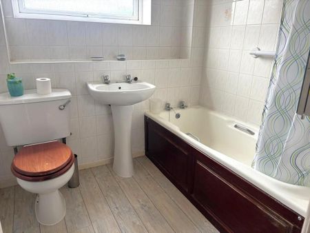 2 bedroom ground floor flat to rent - Photo 5