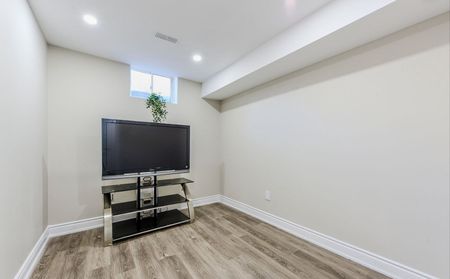 For Lease - 122 Bonnie Braes Drive, Brampton, Ontario - Photo 4