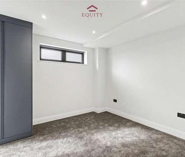 Bullsmoor Lane, Enfield, EN3 - Photo 1