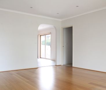 13 Ford Street, Ringwood VIC 3134 - House For Rent | Domain - Photo 2