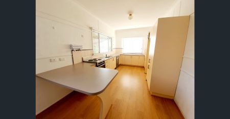 SCARBOROUGH 5 BEDROOM HOME -18 MONTH LEASE - 6 MONTHS AT $750 THEN 12 MONTHS AT $800! - Photo 4