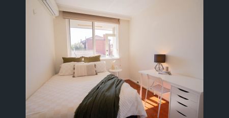 Sun-filled, fully furnished apartment- Walking distance to everything! Balaclava - Photo 4