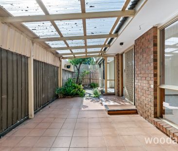 Generous proportions in ideal location - Photo 6