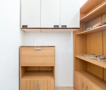 Pronájem slunného bytu s lodžií v žádané lokalitě města. - Photo 2