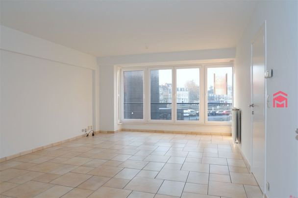 Lichtrijk appartement met 2 slaapkamers te huur in hartje Kortrijk - Photo 1