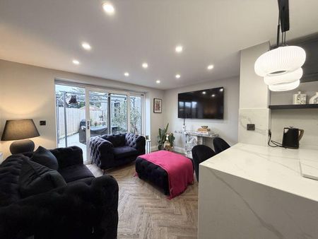 3 bedroom property to rent - Photo 3