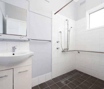A Charming three bedroom home in Boolaroo! - Photo 2