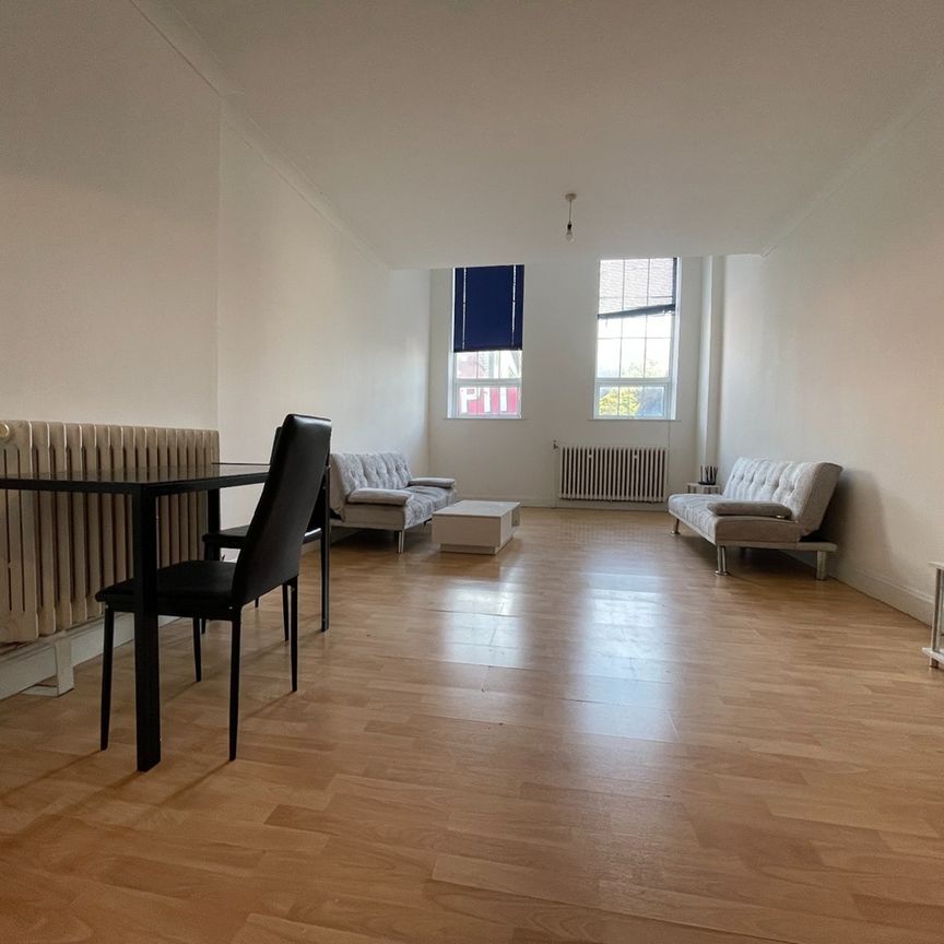 3 Bed Flat, Albert Road South, SO14 - Photo 1