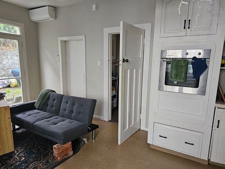 4 bedroom flat in Newtown close to hospital - Photo 4