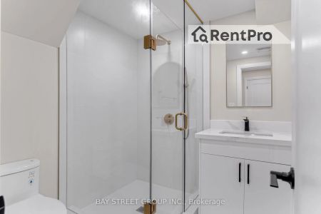 Detached Home For Lease | W9231450 - Photo 2