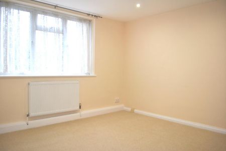 2 bedroom ground floor flat to rent - Photo 4