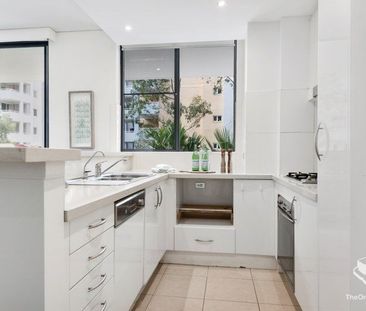 Quiet east facing and timber floor apartment - Photo 4