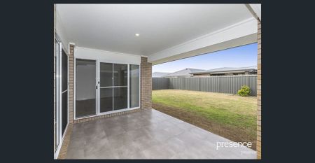 SMART AND STYLISH FAMILY HOME IN FERN BAY - Photo 5