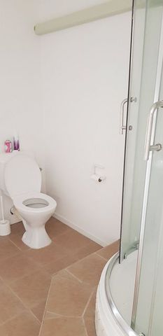 Neat & Tidy 1 Bedroom Unit - Photo 5