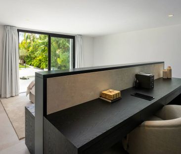 6 bedroom luxury Villa for rent in Nueva Andalucia, Spain - Photo 2