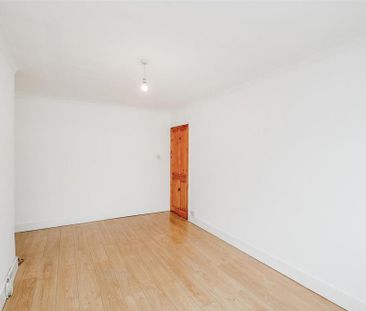 2 bedroom maisonette to rent - Photo 5