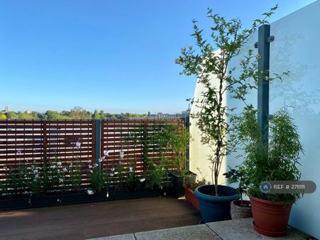 1 bedroom penthouse to rent - Photo 3