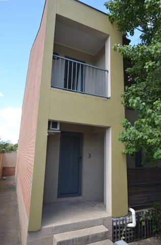 Spacious Two Bedroom Townhouse - Photo 2