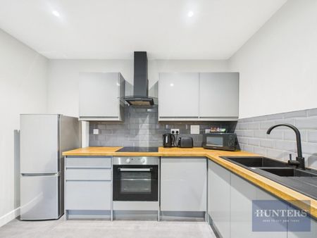 1 bedroom Flat To Let - Photo 2