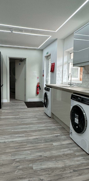 Modern Rooms with Private En-Suites – Just 5 Minutes from Watford General Hospital! Room 4 - Photo 1