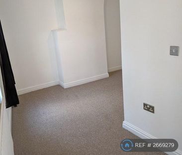 2 bedroom end of terrace house to rent - Photo 3