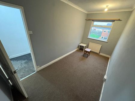 2 bed Terraced - To Let - Photo 3