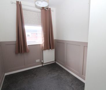 3 bedroom end of terrace house to rent - Photo 3