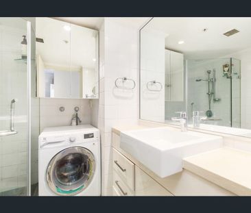 Popular Studio in Prime Location! - Photo 6