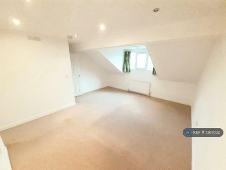 3 bedroom end of terrace house to rent - Photo 3