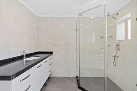 Renovated 2 Bedroom Home - Corner Block - Photo 5