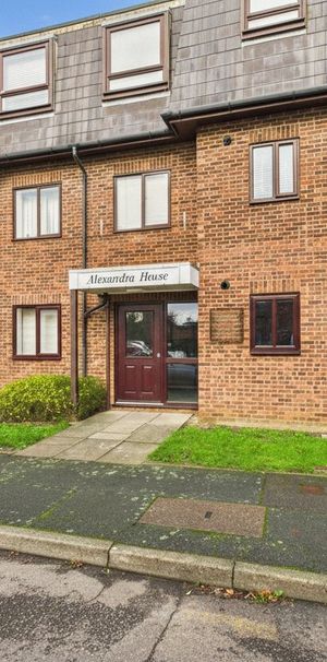 Alexandra House, Camberley Alexandra House, Camberley - Photo 2