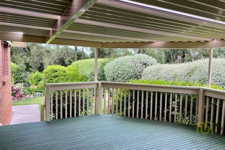 Tranquil Retreat: Elegant 4-Bedroom Home in Prestigious Nicholls Locale - Photo 5