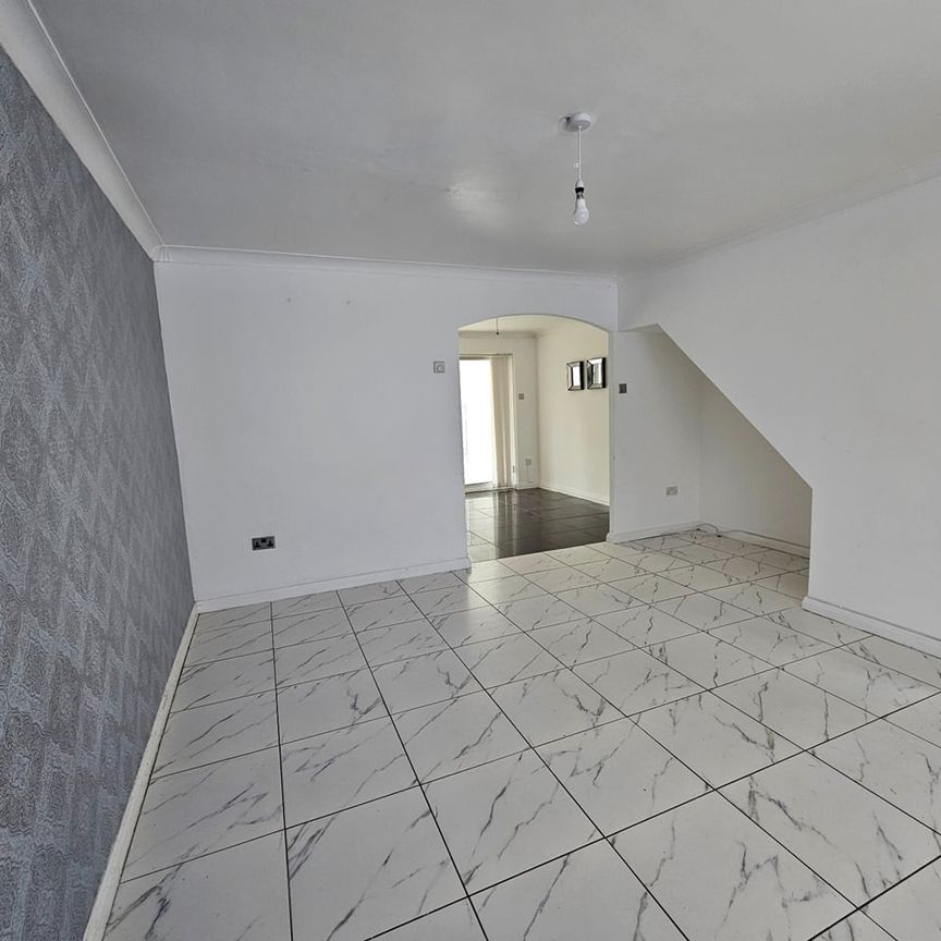 3 Bed Semi-Detached House, Burlington Street, L3 - Photo 1