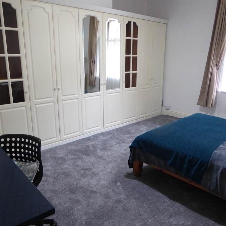 4 bedroom house to rent - Photo 1