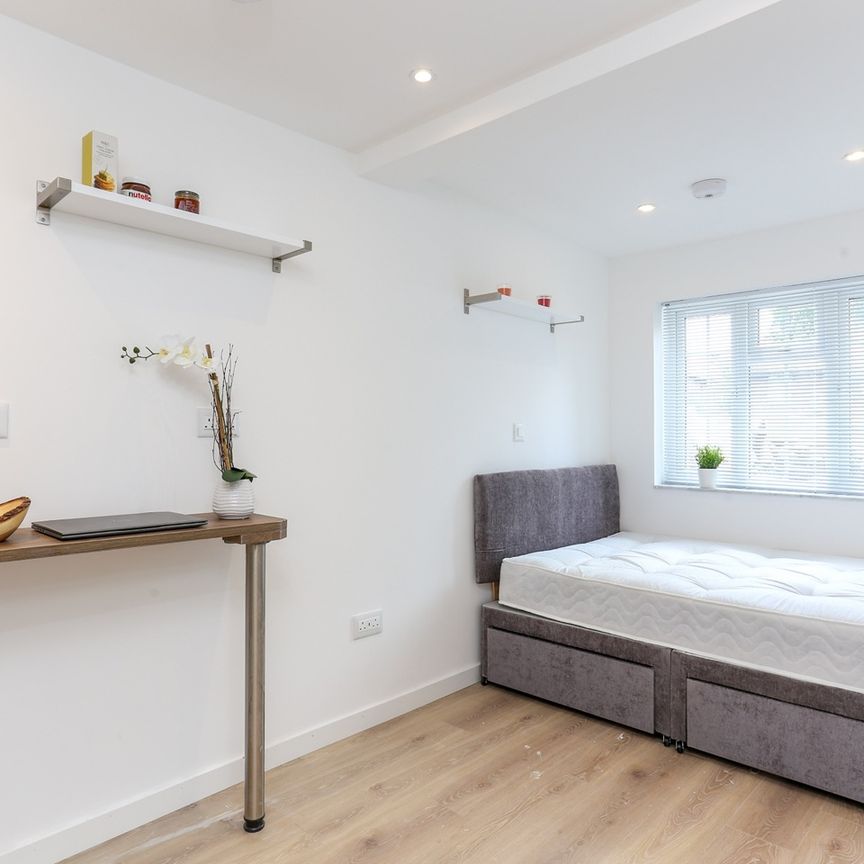 Room in a Shared Flat, Old Oak Common Lane, W3 - Photo 1
