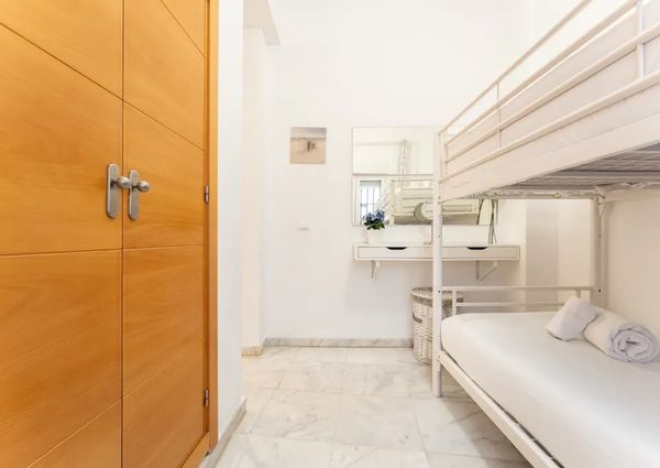 Plaza de Doña Trinidad, Málaga, Andalusia 29007