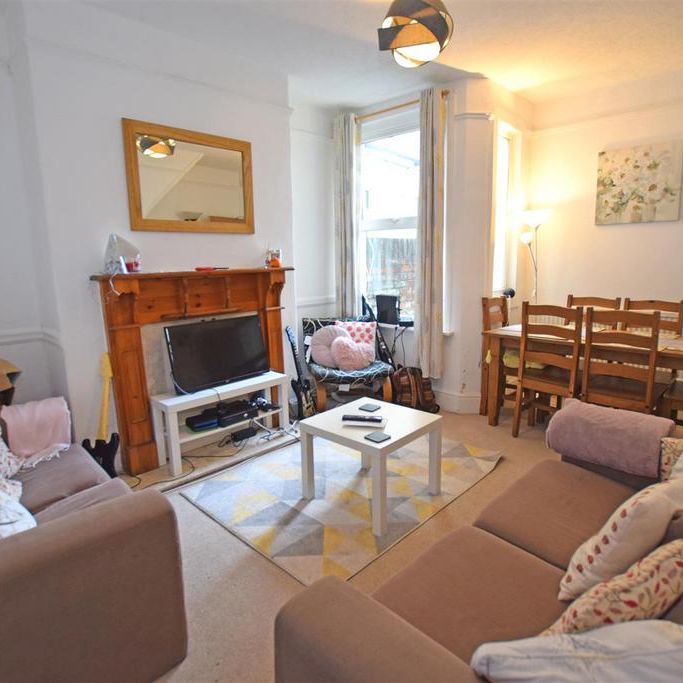 4 bedroom terraced house to rent - Photo 1